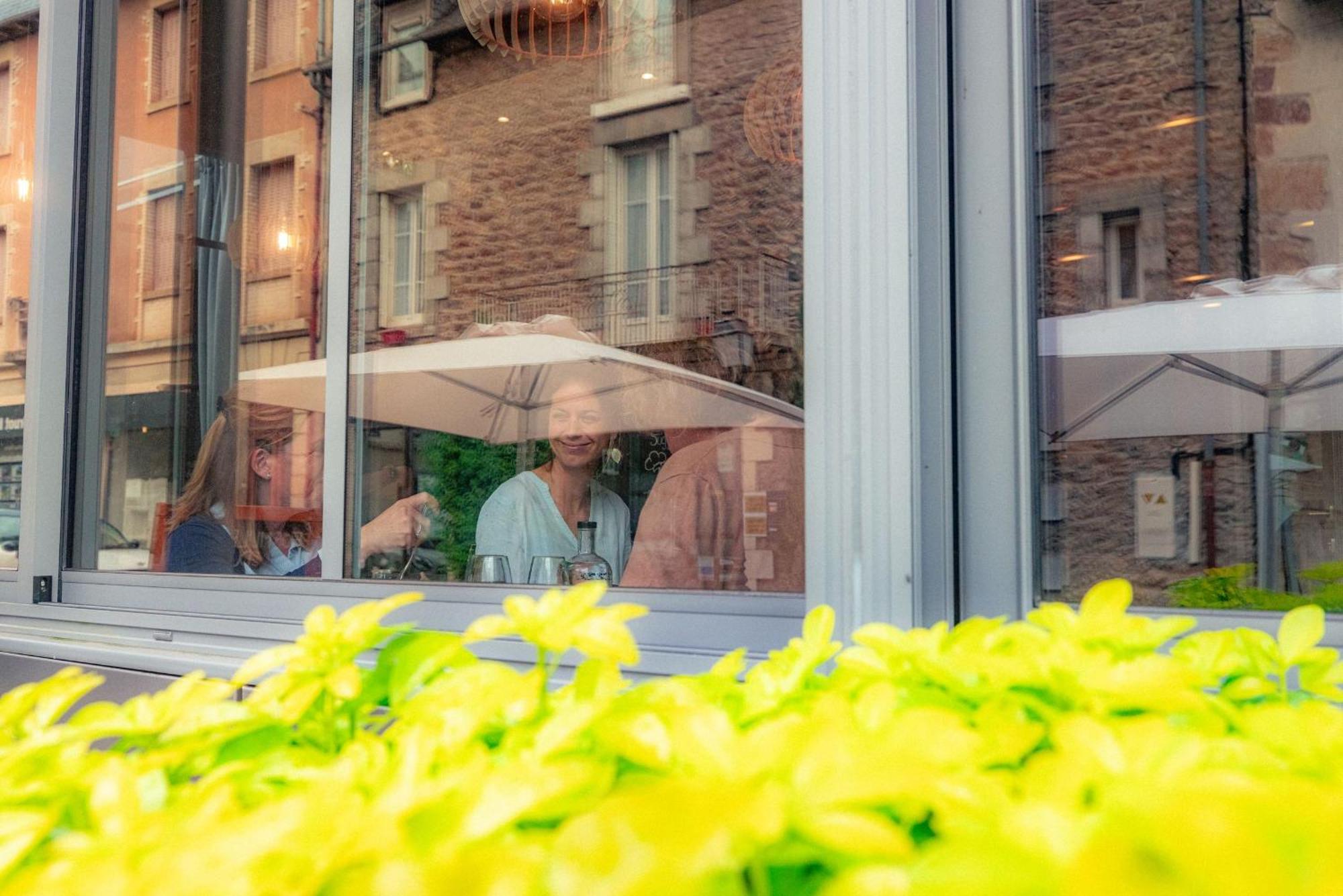 Logis Hotel Restaurant De France Saint-Geniez-dʼOlt Zewnętrze zdjęcie
