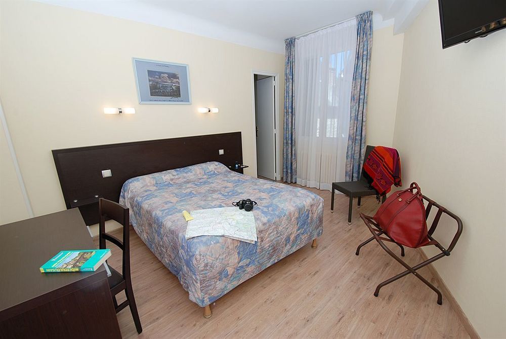 Logis Hotel Restaurant De France Saint-Geniez-dʼOlt Zewnętrze zdjęcie