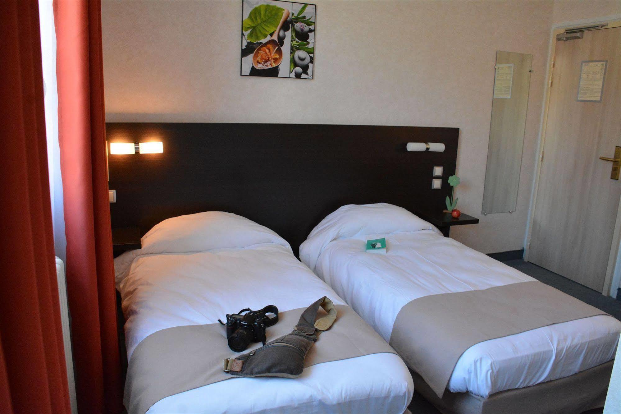 Logis Hotel Restaurant De France Saint-Geniez-dʼOlt Zewnętrze zdjęcie