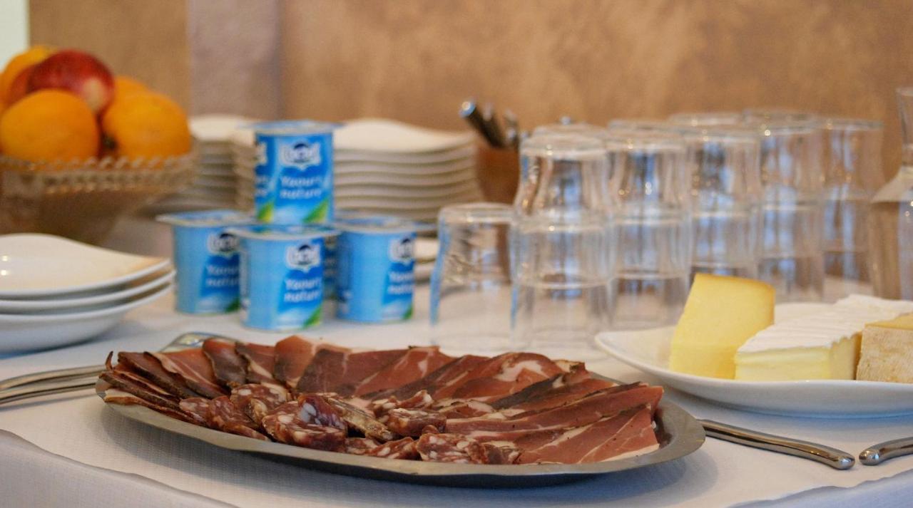 Logis Hotel Restaurant De France Saint-Geniez-dʼOlt Zewnętrze zdjęcie